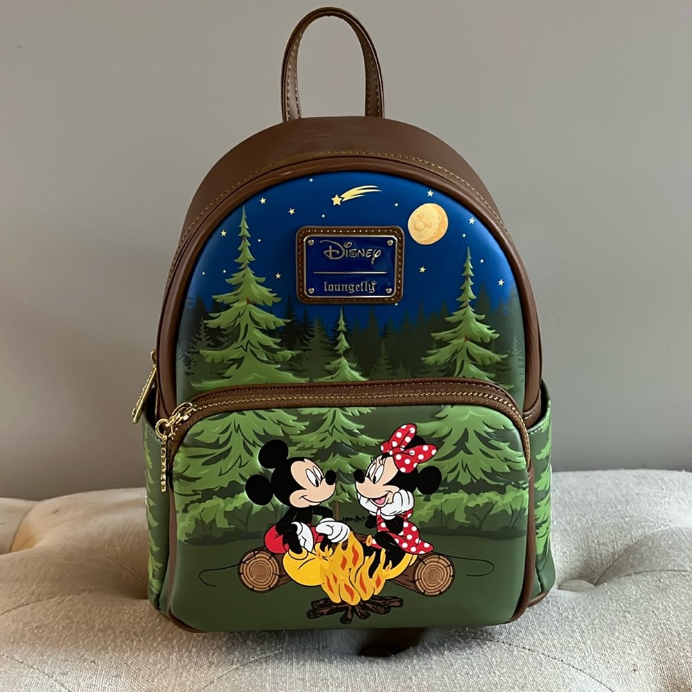 Lounge fly Mickey & Friends Camping Scene GITD backpack